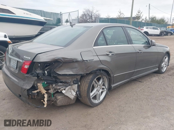 2011 Mercedes-Benz E-Class E 350 Luxury with VIN WDDHF8HB3BA348741, listed as a IAAI auction lot 41424618 with 117,306 mi miles. Bid and sale history available at carsss.com. Image 4.