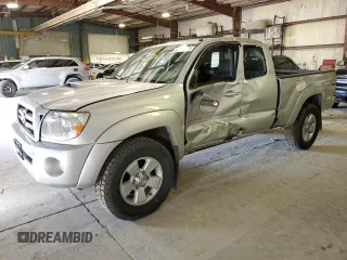 2008 Toyota Tacoma PreRunner z VIN 5TETU62N98Z551150, wystawiony jako Copart lot #54202875 z przebiegiem 215 176 mil mil oraz Szkoda całkowita • Salvage title. Historia ofert i sprzedaży dostępna na DreamBid. Obrazek 1.