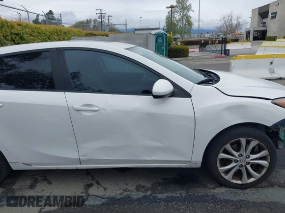 2011 Mazda 3 S Grand Touring z VIN JM1BL1M69B1411625, wystawiony jako IAAI lot #41778143 z przebiegiem 133 987 mil mil oraz . Historia ofert i sprzedaży dostępna na DreamBid. Obrazek 18.