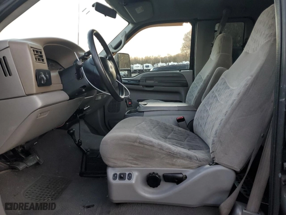 2000 Ford Super Duty F-350 SRW XL with VIN 1FTSX31F9YEA86514, listed as a Copart auction lot 81322734 with 260,819 mi miles and Salvage Title. Bid and sale history available at carsss.com. Image 7.