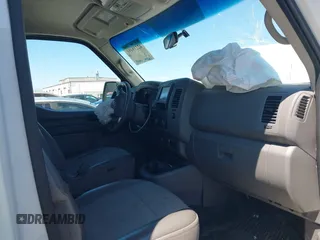 2020 Nissan NV Cargo SV z VIN 1N6BF0KM7LN806302, wystawiony jako IAAI lot #42239491 z przebiegiem 136 204 mil mil oraz . Historia ofert i sprzedaży dostępna na DreamBid. Obrazek 5.