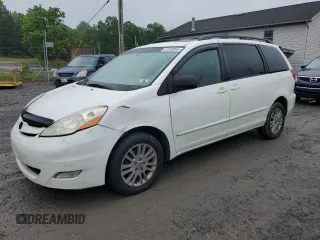 2010 Toyota Sienna XLE z VIN 5TDDK4CC0AS029585, wystawiony jako Copart lot #57260965 z przebiegiem 247 902 mil mil oraz Czysty tytuł • Clean title. Historia ofert i sprzedaży dostępna na DreamBid. Obrazek 1.