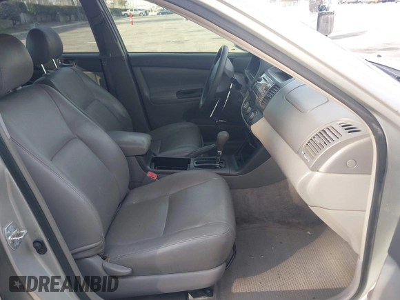 2005 Toyota Camry STD z VIN 4T1BE32K45U399095, wystawiony jako IAAI lot #41609211 z przebiegiem 244 705 mil mil oraz . Historia ofert i sprzedaży dostępna na DreamBid. Obrazek 5.