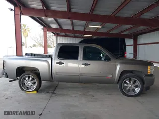 2007 Chevrolet Silverado 1500 LT w/1LT with VIN 3GCEC13027G511536, listed as a IAAI auction lot 41637646 with 204,905 mi miles. Bid and sale history available at carsss.com. Image 14.