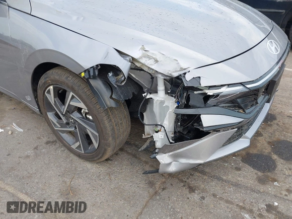 2025 Hyundai Elantra SEL Convenience with VIN KMHLS4DG5SU968429, listed as a IAAI auction lot 42225493 with 3,989 mi miles and . Bid and sale history available at DreamBid. Image 6.