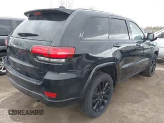 2017 Jeep Grand Cherokee Laredo with VIN 1C4RJFAG7HC886640, listed as a IAAI auction lot 42035301 with 197,110 mi miles. Bid and sale history available at carsss.com. Image 4.