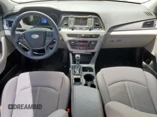 2015 Hyundai Sonata SE z VIN 5NPE24AF0FH004426, wystawiony jako Copart lot #57031915 z przebiegiem 73 493 mil mil oraz Szkoda całkowita • Salvage title. Historia ofert i sprzedaży dostępna na DreamBid. Obrazek 8.