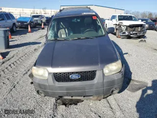 2006 Ford Escape XLT with VIN 1FMCU03186KA77066, listed as a Copart auction lot 48992595 with 194,629 mi miles and Salvage Title. Bid and sale history available at carsss.com. Image 5.