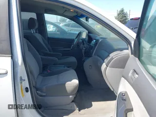 2007 Toyota Sienna CE z VIN 5TDZK23C67S012339, wystawiony jako IAAI lot #42360190 z przebiegiem 207 316 mil mil oraz . Historia ofert i sprzedaży dostępna na DreamBid. Obrazek 5.