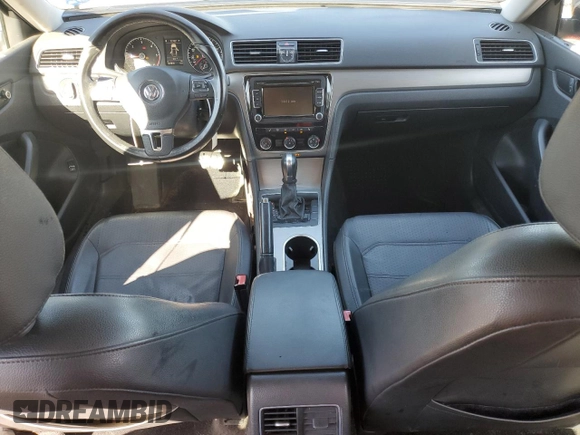 2014 Volkswagen Passat SE z VIN 1VWBN7A36EC053431, wystawiony jako Copart lot #49343735 z przebiegiem 102 845 mil mil oraz Szkoda całkowita • Salvage title. Historia ofert i sprzedaży dostępna na DreamBid. Obrazek 8.
