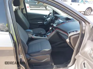 2013 Ford Escape SE z VIN 1FMCU0GX7DUD19135, wystawiony jako IAAI lot #42610613 z przebiegiem 181 535 mil mil oraz . Historia ofert i sprzedaży dostępna na DreamBid. Obrazek 5.