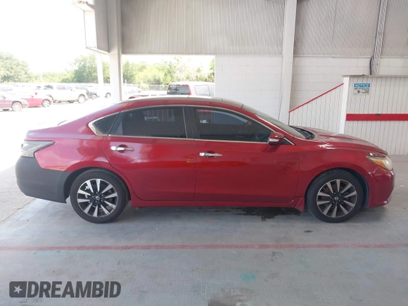 2018 Nissan Altima 2.5 S with VIN 1N4AL3AP5JC212083, listed as a IAAI auction lot 42181501 with 112,031 mi miles. Bid and sale history available at carsss.com. Image 14.