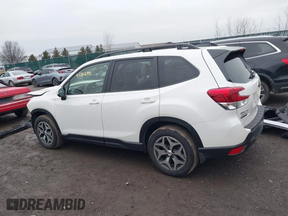 2024 Subaru Forester Premium with VIN JF2SKACC0RH507057, listed as a IAAI auction lot 41062991 with 9,597 mi miles. Bid and sale history available at carsss.com. Image 15.