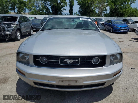 2009 Ford Mustang with VIN 1ZVHT80N095138283, listed as a Copart auction lot 63995925 with 260,699 mi miles and Clean title. Bid and sale history available at DreamBid. Image 5.