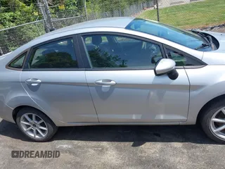 2019 Ford Fiesta SE z VIN 3FADP4BJ0KM133096, wystawiony jako IAAI lot #42204601 z przebiegiem 108 904 mil mil oraz . Historia ofert i sprzedaży dostępna na DreamBid. Obrazek 13.