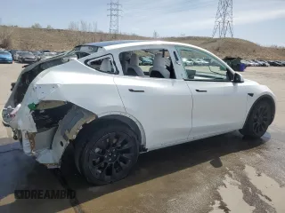 2022 Tesla Model Y Long Range with VIN 7SAYGDEE0NF436885, listed as a Copart auction lot 52101735 with 35,799 mi miles and Salvage Title. Bid and sale history available at carsss.com. Image 3.