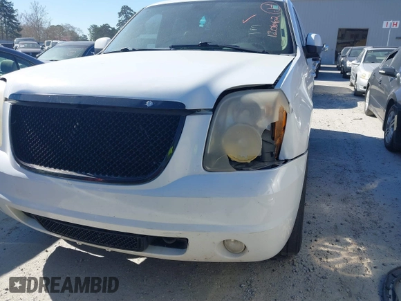 2008 GMC Yukon SLT w/4SB with VIN 1GKFC130X8R120662, listed as a IAAI auction lot 41724938 with 234,848 mi miles. Bid and sale history available at carsss.com. Image 6.