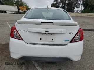 2015 Nissan Versa SV z VIN 3N1CN7AP0FL834609, wystawiony jako Copart lot #55359315 z przebiegiem 112 408 mil mil oraz Szkoda całkowita • Salvage title. Historia ofert i sprzedaży dostępna na DreamBid. Obrazek 6.