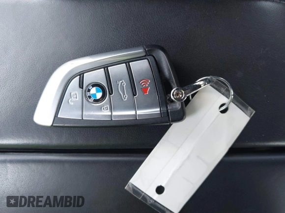 2019 BMW 5 Series M550i xDrive with VIN WBAJB9C51KB289355, listed as a IAAI auction lot 41867984 with 30,106 mi miles and . Bid and sale history available at DreamBid. Image 11.