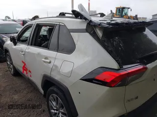 2022 Toyota RAV4 XLE Premium z VIN 2T3A1RFV1NW312419, wystawiony jako IAAI lot #42361686 z przebiegiem 14 291 mil mil oraz . Historia ofert i sprzedaży dostępna na DreamBid. Obrazek 20.