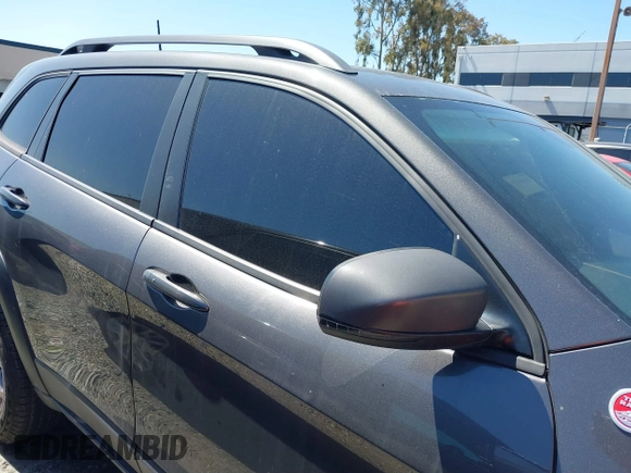 2018 Jeep Cherokee Trailhawk with VIN 1C4PJMBX0JD534722, listed as a IAAI auction lot 41557426 with 109,429 mi miles and . Bid and sale history available at DreamBid. Image 13.