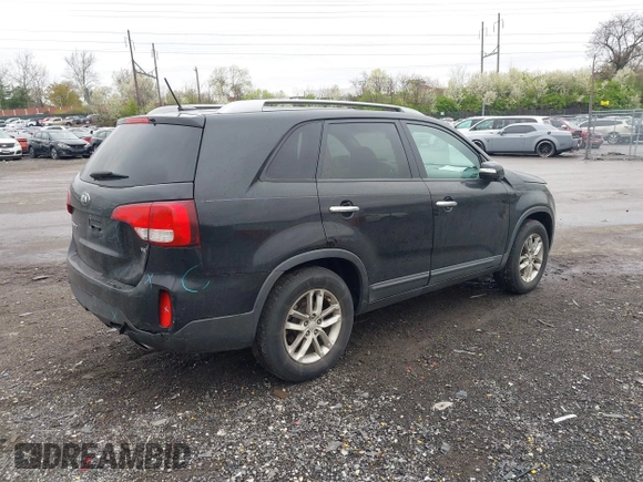 2015 Kia Sorento LX with VIN 5XYKT4A7XFG640254, listed as a IAAI auction lot 42023071 with 178,772 mi miles. Bid and sale history available at carsss.com. Image 4.