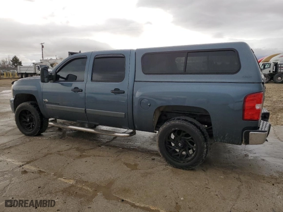 2007 Chevrolet Silverado 1500 LT w/1LT with VIN 2GCEC13CX71704763, listed as a Copart auction lot 46189575 with 111,571 mi miles and Salvage Title. Bid and sale history available at carsss.com. Image 2.