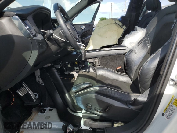 2018 Volvo XC60 R-Design with VIN YV4A22RM7J1011778, listed as a Copart auction lot 61620215 with 23,910 mi miles and Non repairable. Bid and sale history available at DreamBid. Image 7.