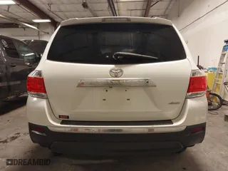 2011 Toyota Highlander with VIN 5TDBK3EHXBS069183, listed as a IAAI auction lot 41543896 with 221,490 mi miles. Bid and sale history available at carsss.com. Image 17.