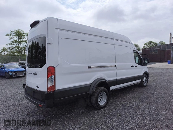 2023 Ford Transit Cargo with VIN 1FTRU8XG8PKC05304, listed as a Copart auction lot 60695455 with 697 mi miles and Clean title. Bid and sale history available at DreamBid. Image 4.