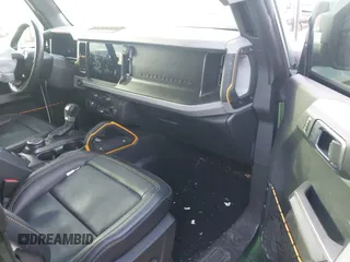2023 Ford Bronco z VIN 1FMEE5DP2PLA95399, wystawiony jako IAAI lot #41899728 z przebiegiem 16 199 mil mil oraz . Historia ofert i sprzedaży dostępna na DreamBid. Obrazek 5.