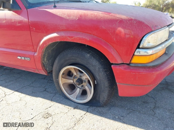 2000 Chevrolet S-10 LS with VIN 1GCCS1446Y8107335, listed as a IAAI auction lot 41754512 with 222,765 mi miles. Bid and sale history available at carsss.com. Image 6.