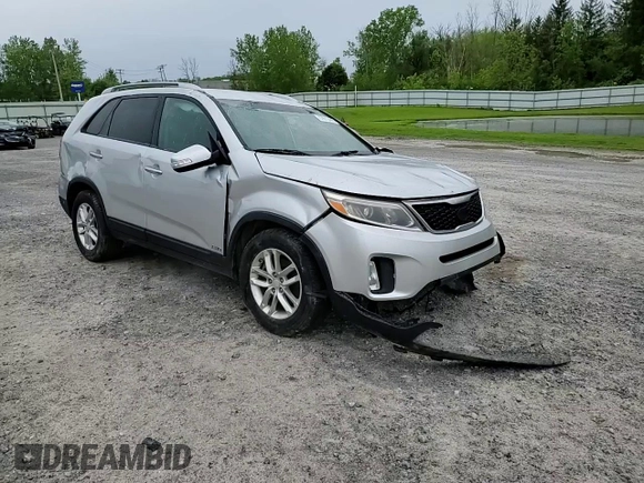2014 Kia Sorento LX z VIN 5XYKTCA65EG488917, wystawiony jako Copart lot #57613445 z przebiegiem 180 621 mil mil oraz Szkoda całkowita • Salvage title. Historia ofert i sprzedaży dostępna na DreamBid. Obrazek 14.