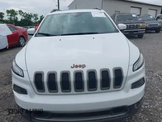 2016 Jeep Cherokee Latitude z VIN 1C4PJMCS4GW332918, wystawiony jako IAAI lot #42447507 z przebiegiem 97 575 mil mil oraz . Historia ofert i sprzedaży dostępna na DreamBid. Obrazek 6.
