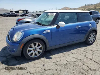 2013 MINI Hardtop S z VIN WMWSV3C5XDT395387, wystawiony jako Copart lot #57345345 z przebiegiem 115 523 mil mil oraz Szkoda całkowita • Salvage title. Historia ofert i sprzedaży dostępna na DreamBid. Obrazek 1.