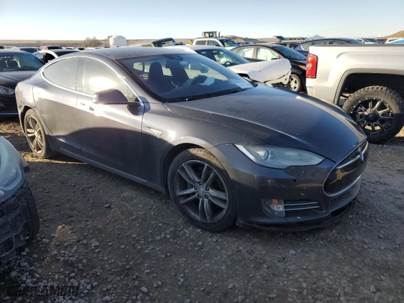 2016 Tesla Model S 90D with VIN 5YJSA1E24GF123270, listed as a Copart auction lot 43475645 with 0 mi miles and Salvage Title. Bid and sale history available at carsss.com. Image 4.