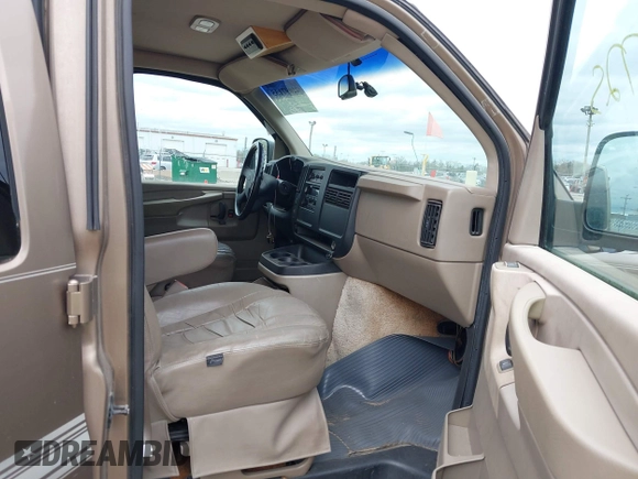 2003 Chevrolet Express Cargo YF7 Upfitter z VIN 1GBFG15T631192686, wystawiony jako IAAI lot #42097135 z przebiegiem 124 227 mil mil oraz . Historia ofert i sprzedaży dostępna na DreamBid. Obrazek 5.