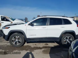 2018 Jeep Cherokee Trailhawk with VIN 1C4PJMBX7JD550173, listed as a IAAI auction lot 41094306 with 74,128 mi miles. Bid and sale history available at carsss.com. Image 14.