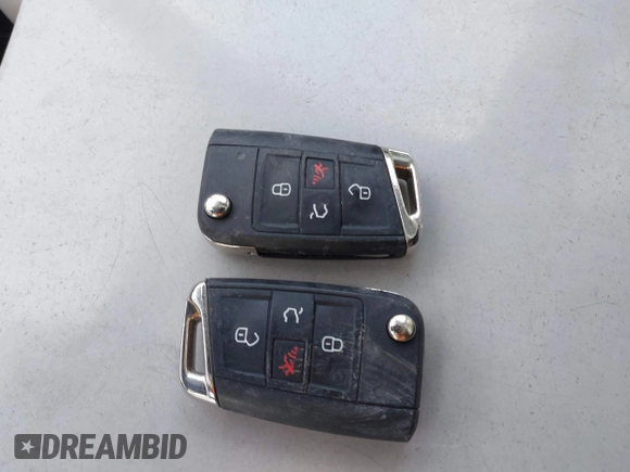 2019 Volkswagen Tiguan SE with VIN 3VV3B7AX7KM040136, listed as a IAAI auction lot 41397714 with 82,302 mi miles and . Bid and sale history available at DreamBid. Image 11.