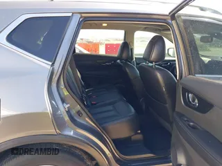 2017 Nissan Rogue SL z VIN 5N1AT2MT8HC749372, wystawiony jako IAAI lot #41622839 z przebiegiem 90 638 mil mil oraz . Historia ofert i sprzedaży dostępna na DreamBid. Obrazek 8.