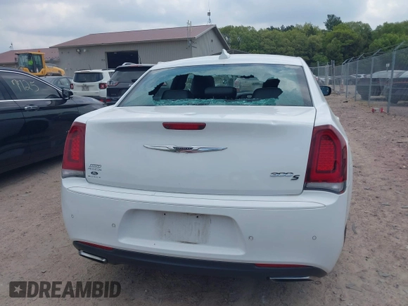 2015 Chrysler 300 S z VIN 2C3CCAGG1FH892300, wystawiony jako IAAI lot #42277909 z przebiegiem 102 538 mil mil oraz . Historia ofert i sprzedaży dostępna na DreamBid. Obrazek 16.