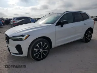 2025 Volvo XC60 Plus z VIN YV4M12RC8S1040148, wystawiony jako Copart lot #53194865 z przebiegiem 3 455 mil mil oraz Szkoda całkowita • Salvage title. Historia ofert i sprzedaży dostępna na DreamBid. Obrazek 1.
