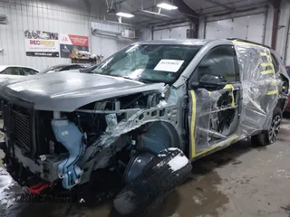 2024 GMC Acadia AWD AT4 z VIN 1GKENPKS7RJ239717, wystawiony jako IAAI lot #41295031 z przebiegiem 523 mil mil oraz . Historia ofert i sprzedaży dostępna na DreamBid. Obrazek 6.