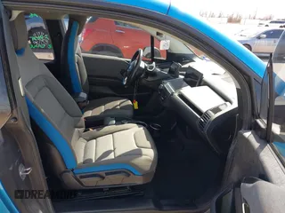 2017 BMW i3 z VIN WBY1Z8C50HV551025, wystawiony jako IAAI lot #41722975 z przebiegiem 85 709 mil mil oraz . Historia ofert i sprzedaży dostępna na DreamBid. Obrazek 5.