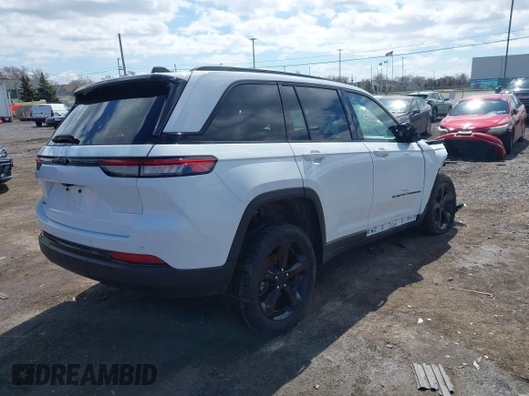 2023 Jeep Grand Cherokee Laredo z VIN 1C4RJHAG9PC640845, wystawiony jako IAAI lot #41991471 z przebiegiem 48 653 mil mil oraz . Historia ofert i sprzedaży dostępna na DreamBid. Obrazek 4.