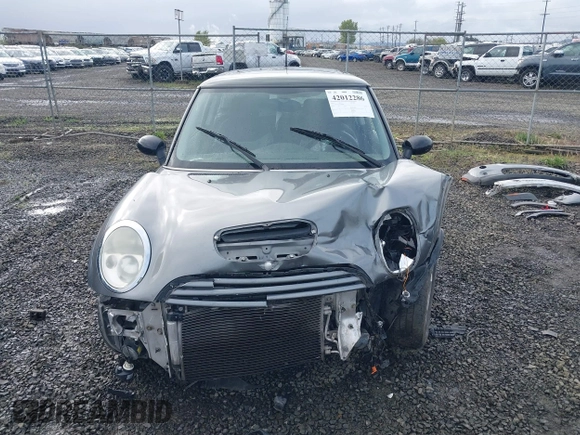 2004 MINI Hardtop S z VIN WMWRE33434TD88466, wystawiony jako IAAI lot #42012286 z przebiegiem 171 283 mil mil oraz . Historia ofert i sprzedaży dostępna na DreamBid. Obrazek 12.