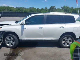 2013 Toyota Highlander Limited z VIN 5TDYK3EH9DS119939, wystawiony jako IAAI lot #42168374 z przebiegiem 98 918 mil mil oraz . Historia ofert i sprzedaży dostępna na DreamBid. Obrazek 14.