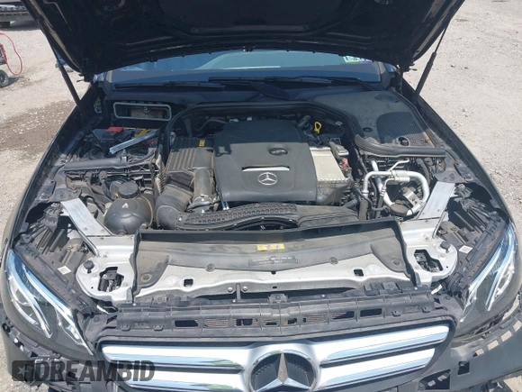 2018 Mercedes-Benz E 300 with VIN WDDZF4KB0JA394337, listed as a IAAI auction lot 42535687 with 40,509 mi miles and . Bid and sale history available at DreamBid. Image 10.