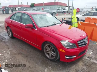 2014 Mercedes-Benz C 250 Sport z VIN WDDGF4HB9EA938841, wystawiony jako IAAI lot #42388729 z przebiegiem 182 422 mil mil oraz . Historia ofert i sprzedaży dostępna na DreamBid. Obrazek 1.