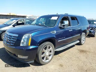 2007 Cadillac Escalade ESV z VIN 1GYFK66877R235810, wystawiony jako IAAI lot #42320143 z przebiegiem 247 150 mil mil oraz . Historia ofert i sprzedaży dostępna na DreamBid. Obrazek 2.